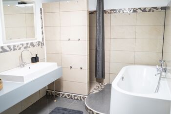 Cozy Apartment Hideaway -5 min zur Autobahn Bild 4