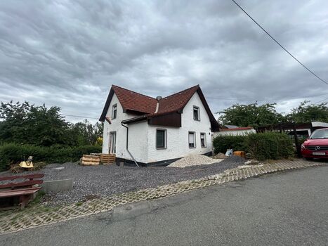 Alleinstehendes Geräumiges ( 5 Zimmer ) Haus Bild 2