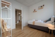 Schlafzimmer 4, Schreibtisch, Einzelbett 0.90 x 2.00 m