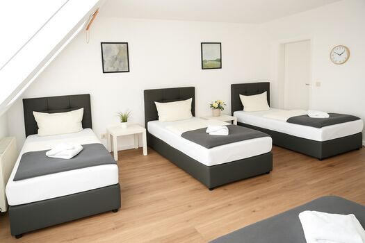 SUNNYHOME Monteurwohnungen nahe Regensburg (8 Pers) (ID 401)
