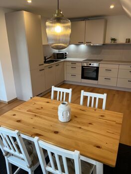 2-SZ, Balkon und Küche am Flughafen-Hahn