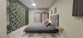 Doppelbett mit 2 Schränken