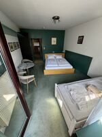 Einfache-Saubere-Günstige Zimmer Bild 7
