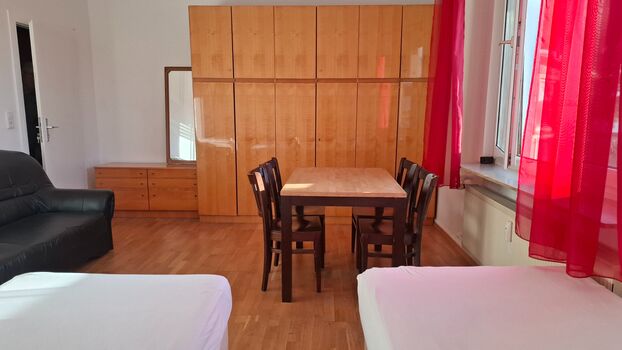 Geräumige Monteurwohnung - möbliert, Parkplatz, Garten