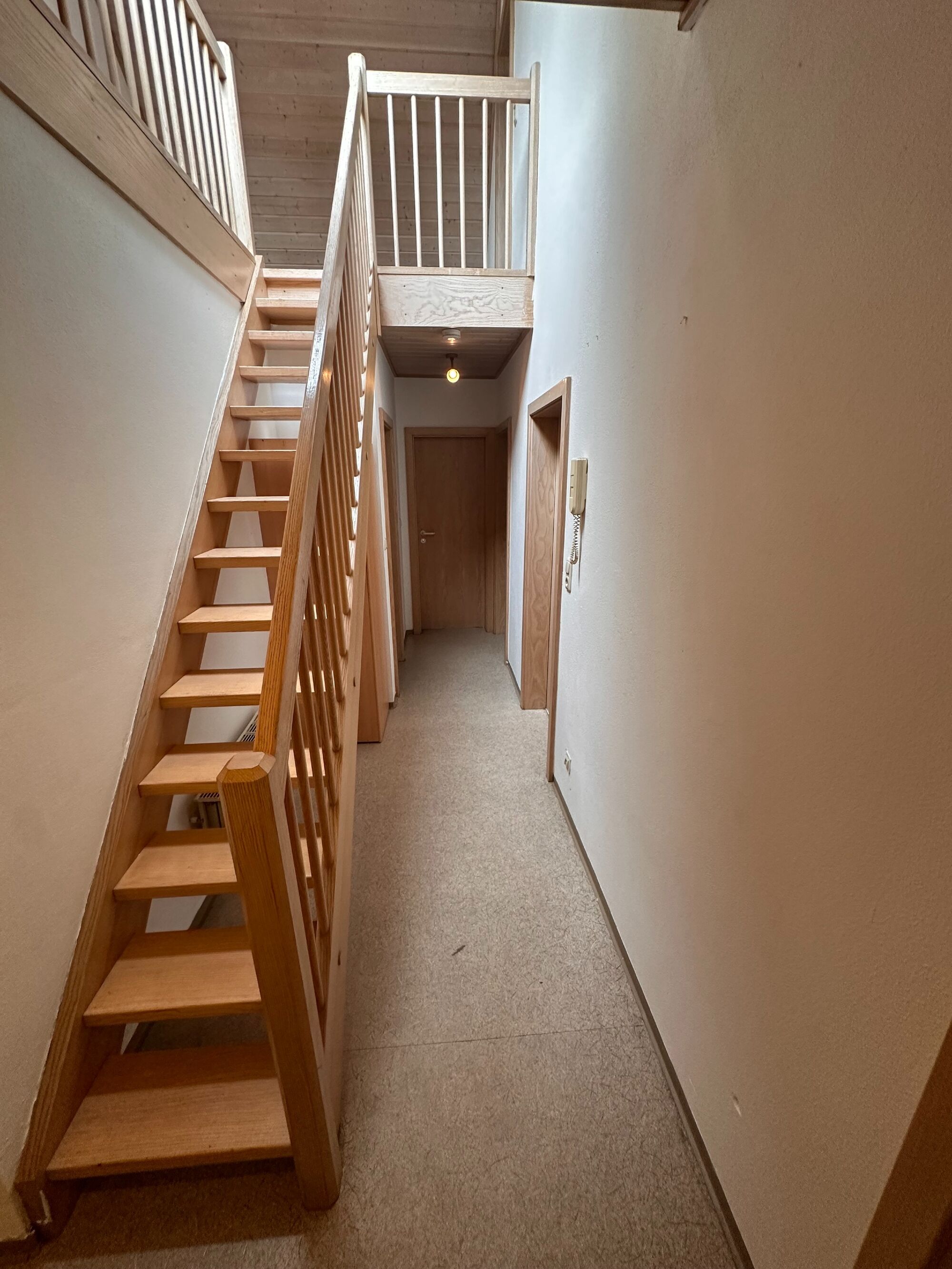 Flur mit Treppe zum Giebelzimmer