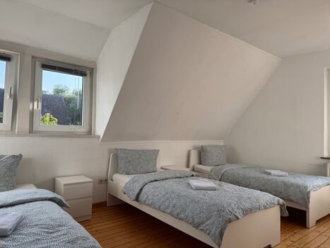 OG Wohnung mit Balkon und einem EZ im Grünen an der A1 Picture 3