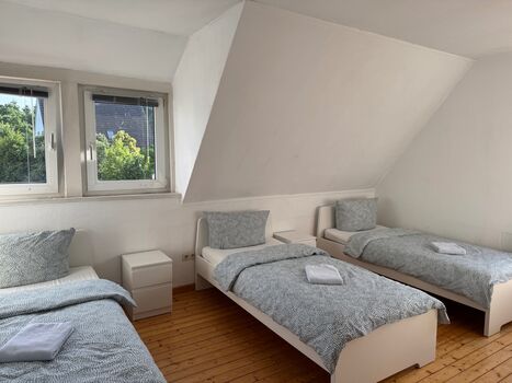 OG Wohnung mit Balkon und einem EZ im Grünen an der A1 Picture 4