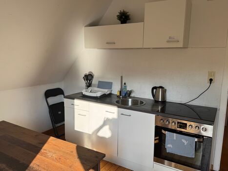 OG Wohnung mit Balkon und einem EZ im Grünen an der A1