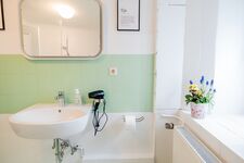 janu-homes, 3 Zimmer - 4 Betten, Waldblick vom Kirchplatz Bild 7