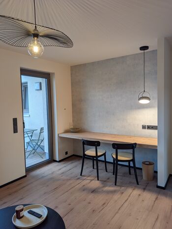 Arbeitsbereich und Balkon
