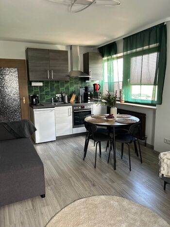 Komfortable 2-Zimmer-Wohnung mit Terrasse und Parkplatz Picture 2
