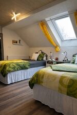 Schlafzimmer 1 , mit 2 Betten ,Schrank, SmartTV 