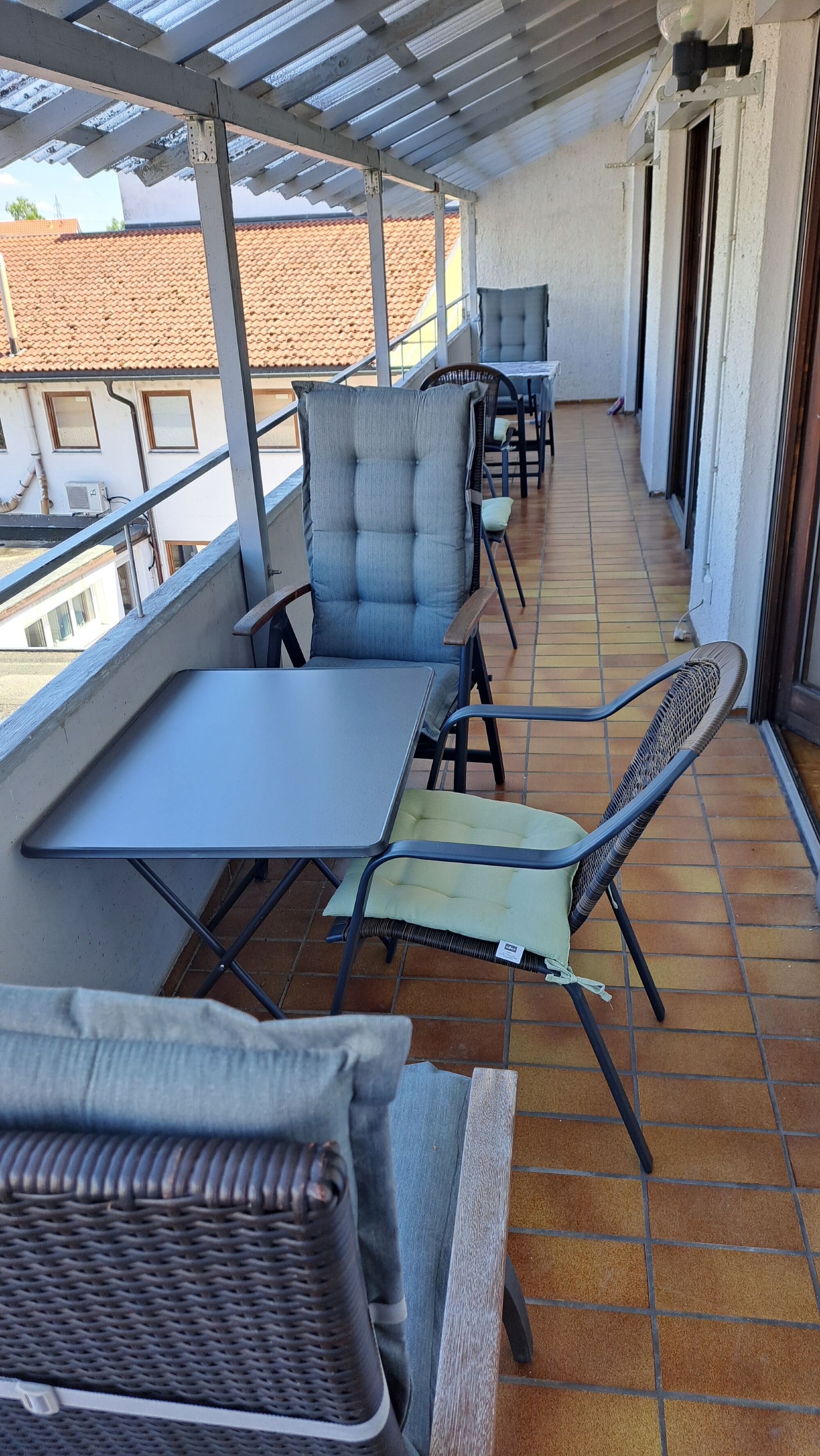 Balkon mit Blick in Gartenlandschaft