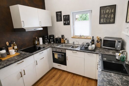 Küche komplett ausgestattet