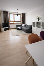 Wohnbereich mit Schlafcouch & TV