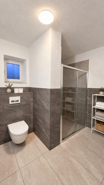 Monteurwohnung Weilerbach – WLAN, Parkplatz & Terrasse Bild 5