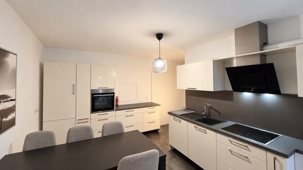 Monteurwohnung Weilerbach – WLAN, Parkplatz & Terrasse Bild 2