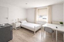 Einzelzimmer mit TV, Wifi, Bad, Parkplatz, Kühlschrank, Mikrowelle