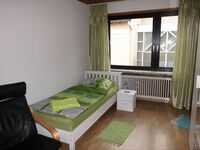 Wohn- und Schlafzimmer Wohnung 2