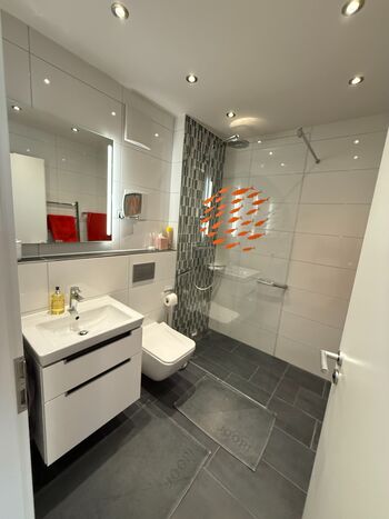 Seenahe und gemütliche 2 Zimmer-Wohnung Picture 5