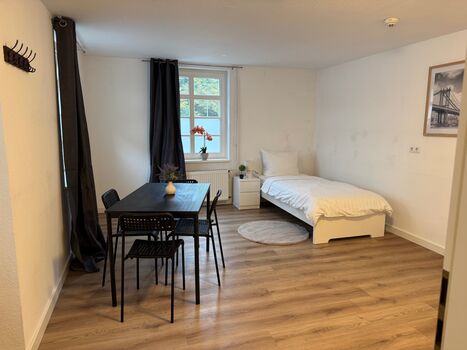 Gemütliches Monteurhaus im Grünen – mit Frühstück u. Sauna