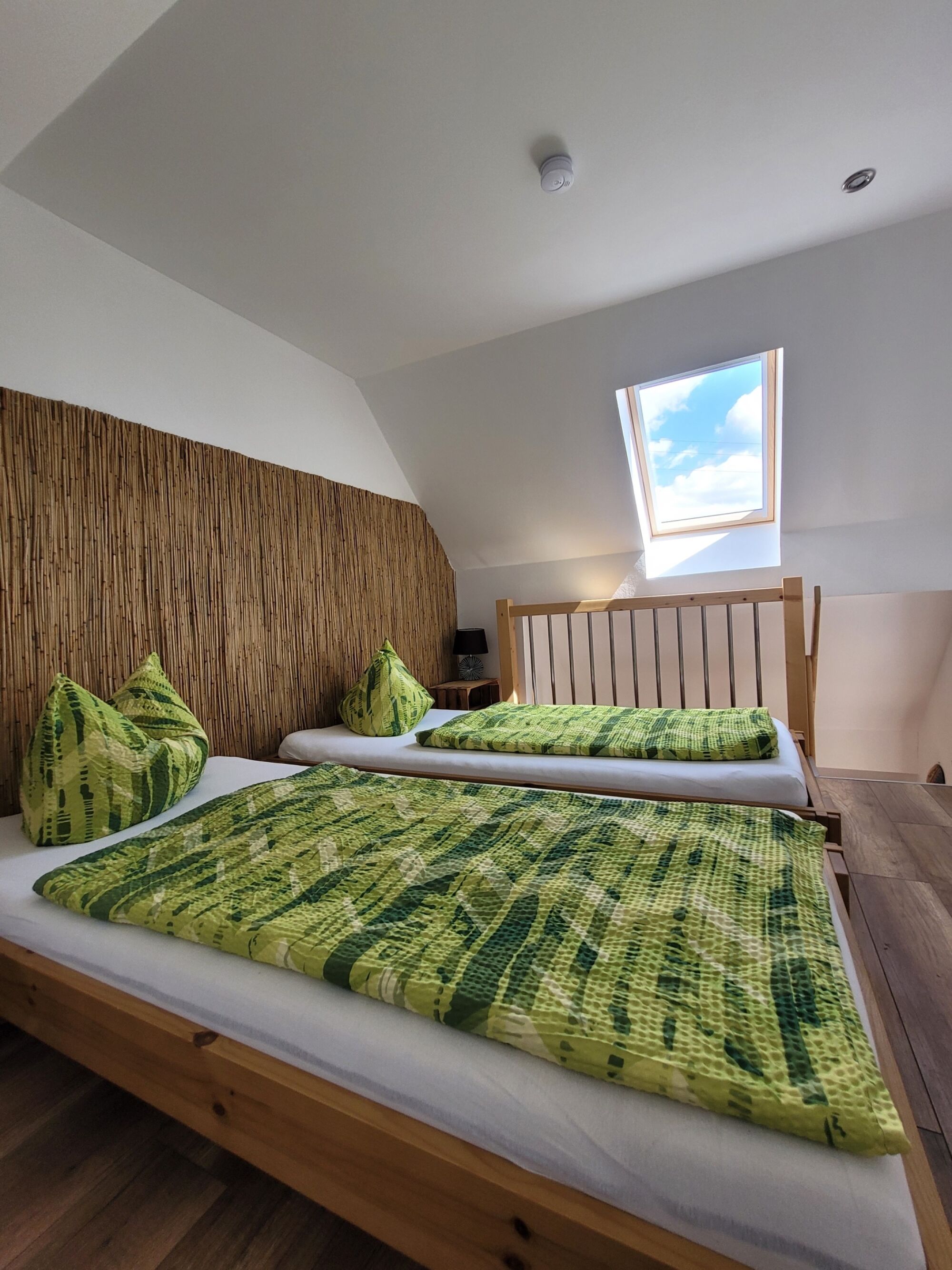 Schlafzimmer auf oberer Etage, 2 Einzelbetten