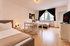 Workerslodge Krefeld für 2-30 Gäste mit Stellplatz & Balkon Bild 9