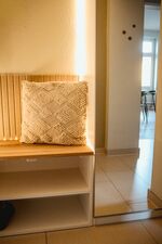 Schuhbank im Flur - Monteurzimmer Unterkunft Dresden