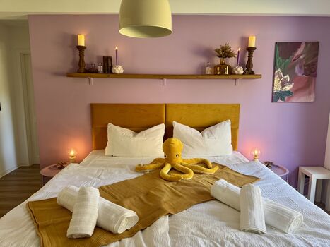 Durchgangszimmer mit Doppelbett (180x200 cm)