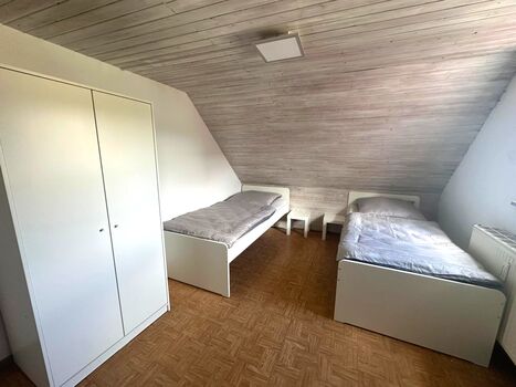 Große Monteur Wohnung 4 Zimmer für 7 Personen in Weinsberg Bild 4