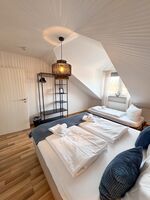 Schlafzimmer 1 - Doppelbett und Zustellbett