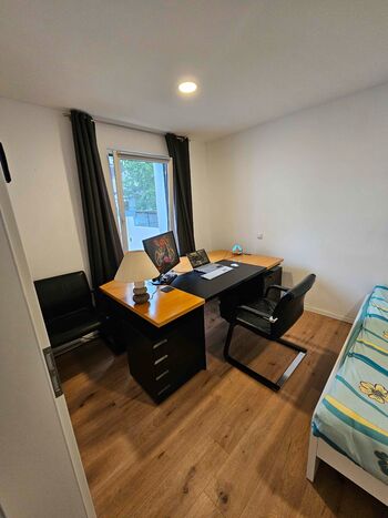 Schlafzimmer und Office Zimmer