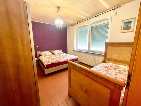 Schlafzimmer 1