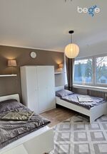 Schlafzimmer 2 mit zwei Einzelbetten, Sitzecke und Smart TV