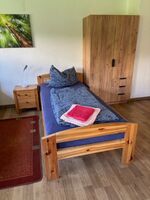 Schlafbereich mit Kleiderschrank