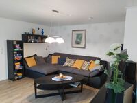 großes Wohnzimmer mit Wohlfühlatmosphäre