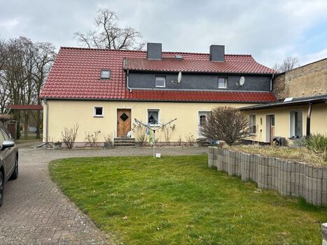 Großzügiges Zweifamilienhaus mit 8 Zimmern