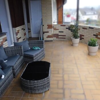 Balkon mit Sitzecke(und Grill)