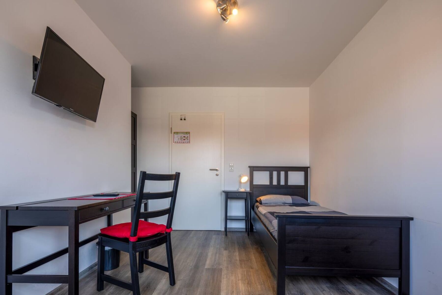 Single room with private bathroom