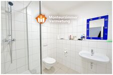 10/15 - Saubere Badezimmer mit Dusche
