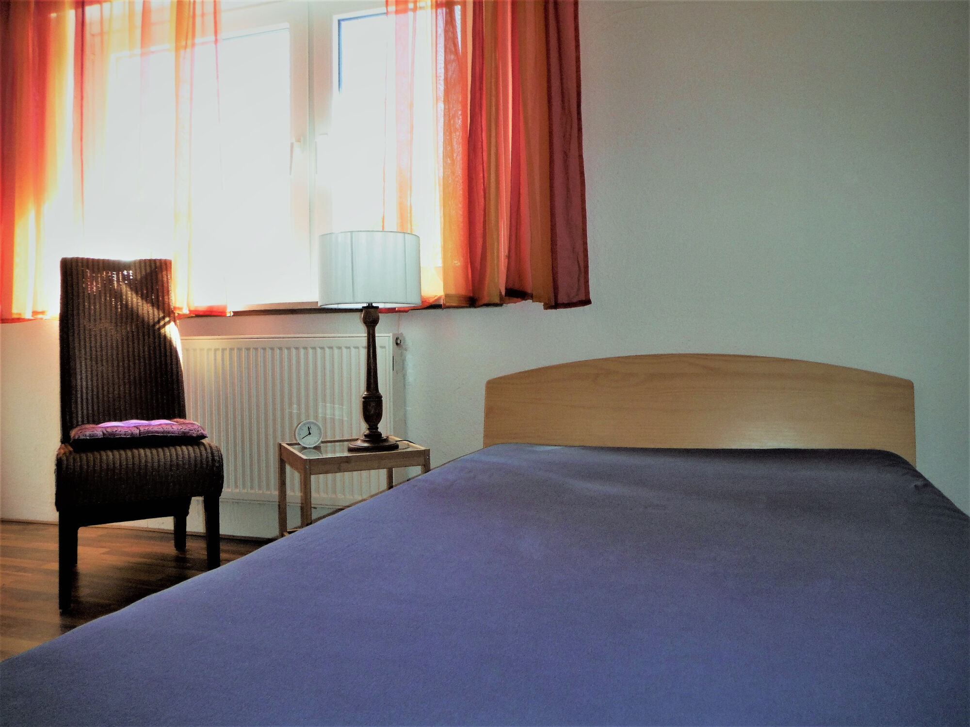 breites Bett mit 120 x 200