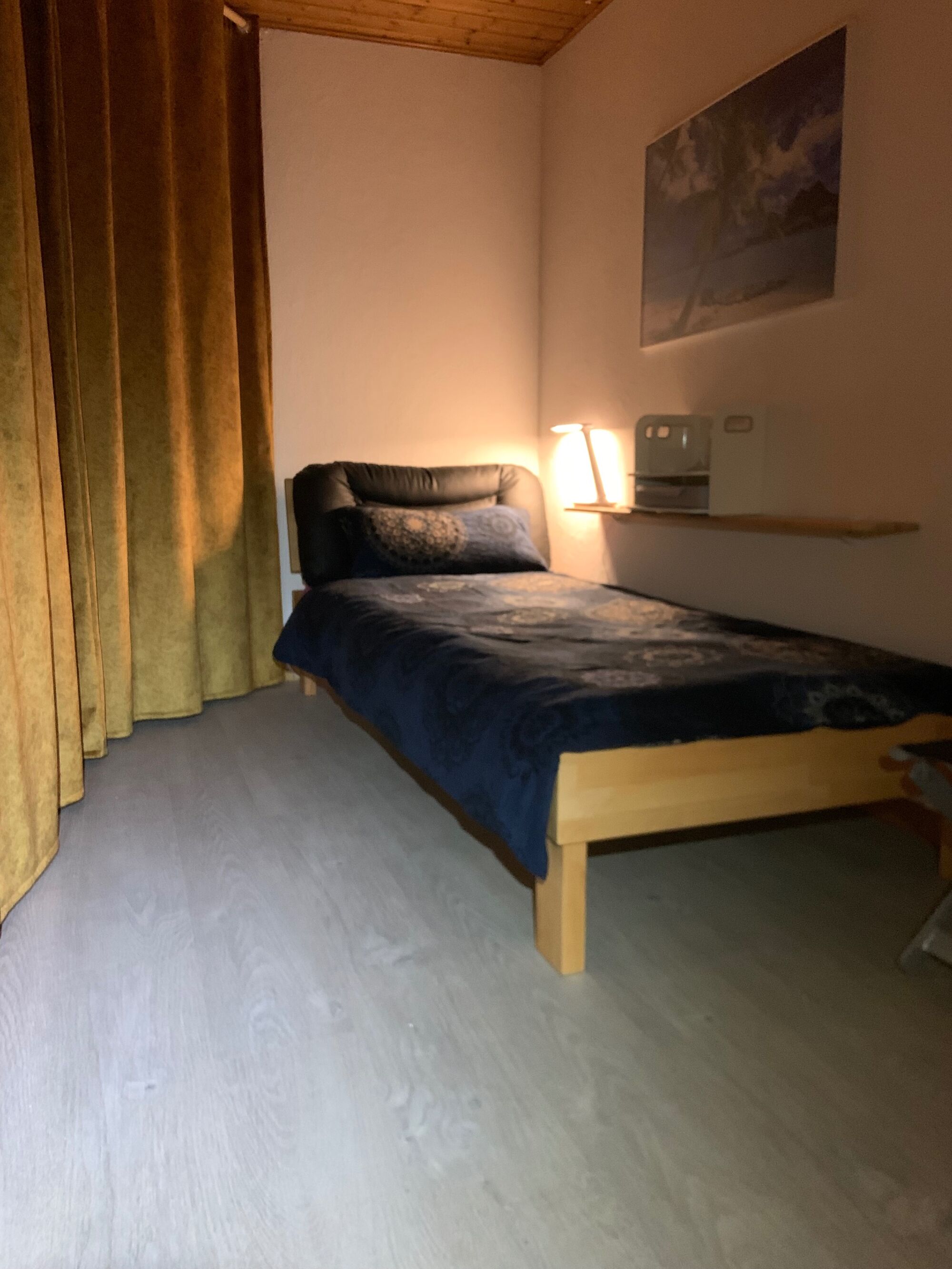 langes Bett mit 90 x 220
