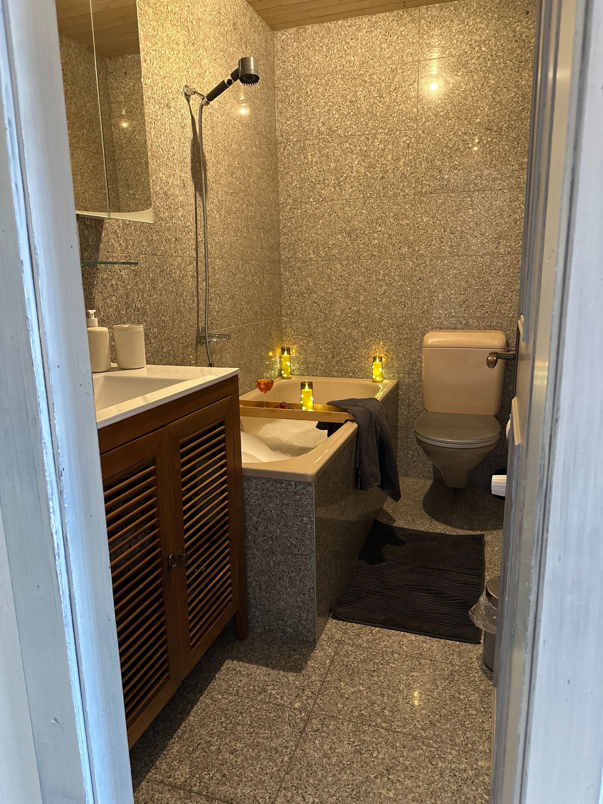 Eigenes Badezimmer im grossen Schlafzimmer