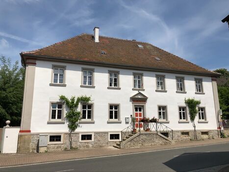 Fewo "Schulwohnung" im SCHUL und RATHHAUS Obervolkach Bild 1