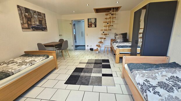 Sehr Ruhige Wohnung für 3 - 6 Leute mit Balkon + Garten Bild 2