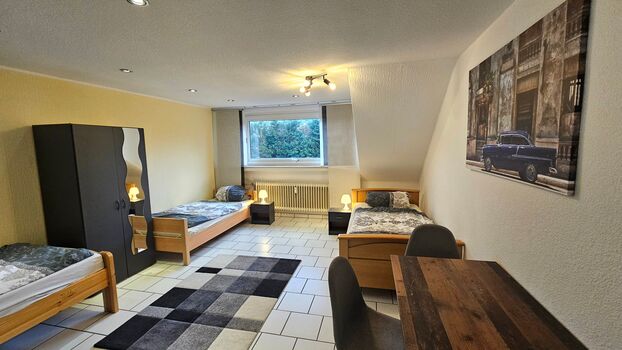 Sehr Ruhige Wohnung für 3 - 6 Leute mit Balkon + Garten Bild 3