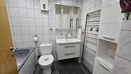 Sehr Ruhige Wohnung für 3 - 6 Leute mit Balkon + Garten Bild 7