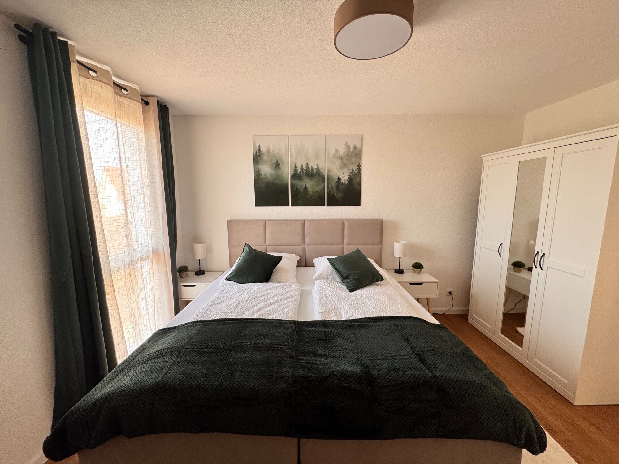Das sind zwei Einzelbetten mit jeweils 90x200. Lassen sich also leicht trennen.