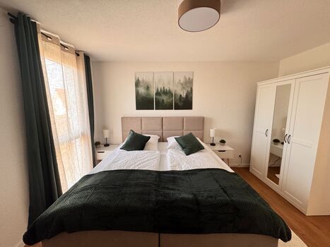 Das sind zwei Einzelbetten mit jeweils 90x200. Lassen sich also leicht trennen.