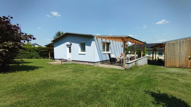 Gästehaus mit 3 Schlafbereichen, Terrasse und Carport